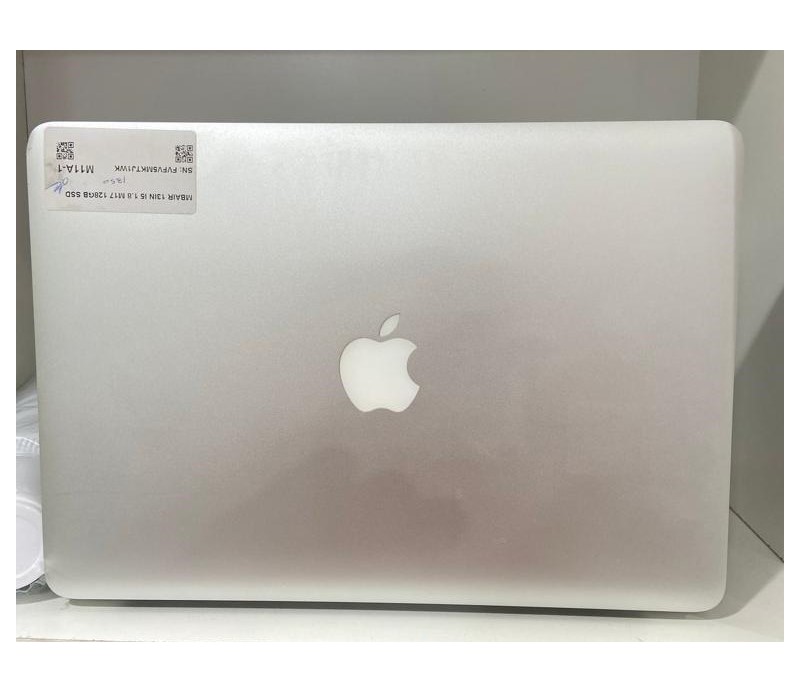 MacBook Pro 13inch SILVER COLOUR 2012 ( Used )