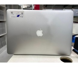 MacBook pro 15'' inch SILVER COLOUR 2013 ( USED )