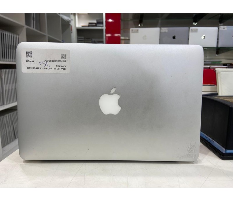 MacBook Air 11'' inch silver Colour ( USED ) E 2014